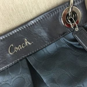 Pre-Loved Gray Coach Handbag